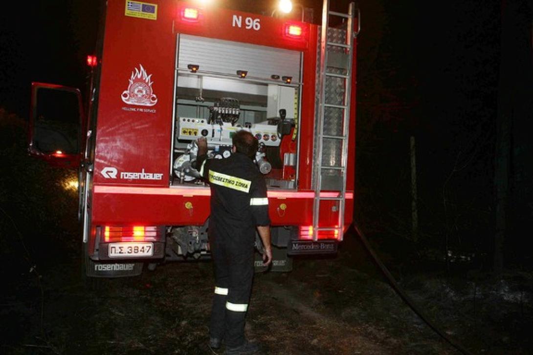 Φωτιά σε δύο νταλίκες στις Μαλάδες