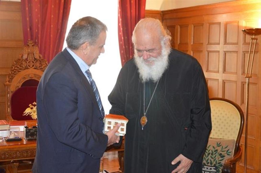 Στο πλευρό του on line σχολείου "Αθηνά" ο Αρχιεπίσκοπος Ιερώνυμος