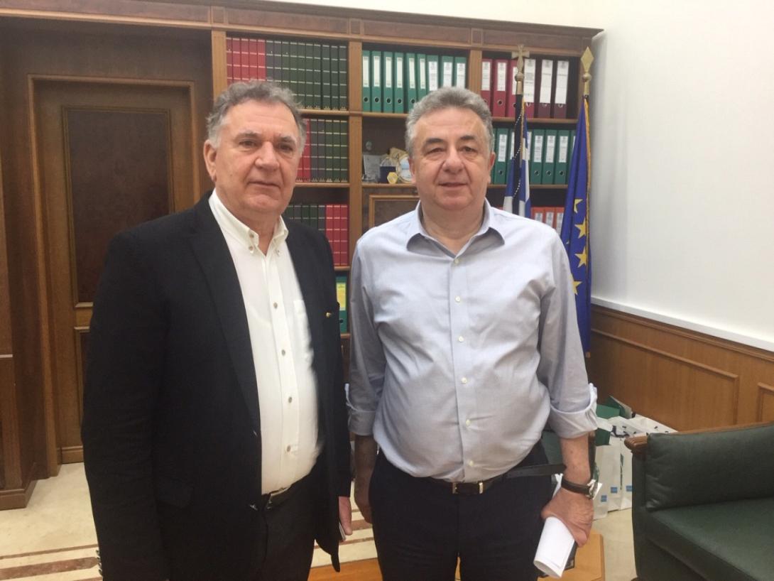 foto_apo_ti_synantisi.jpg