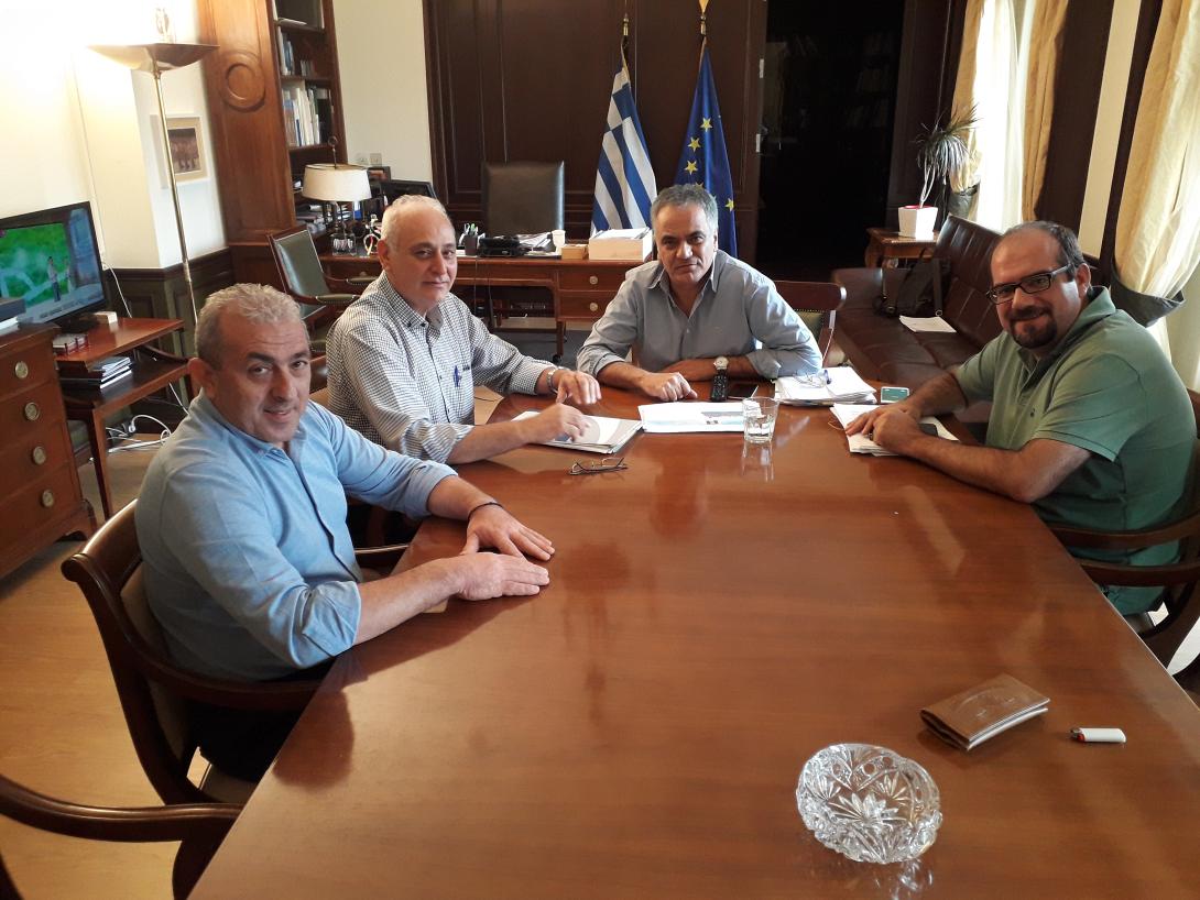 foto_synantisi_skoyrletis.jpg
