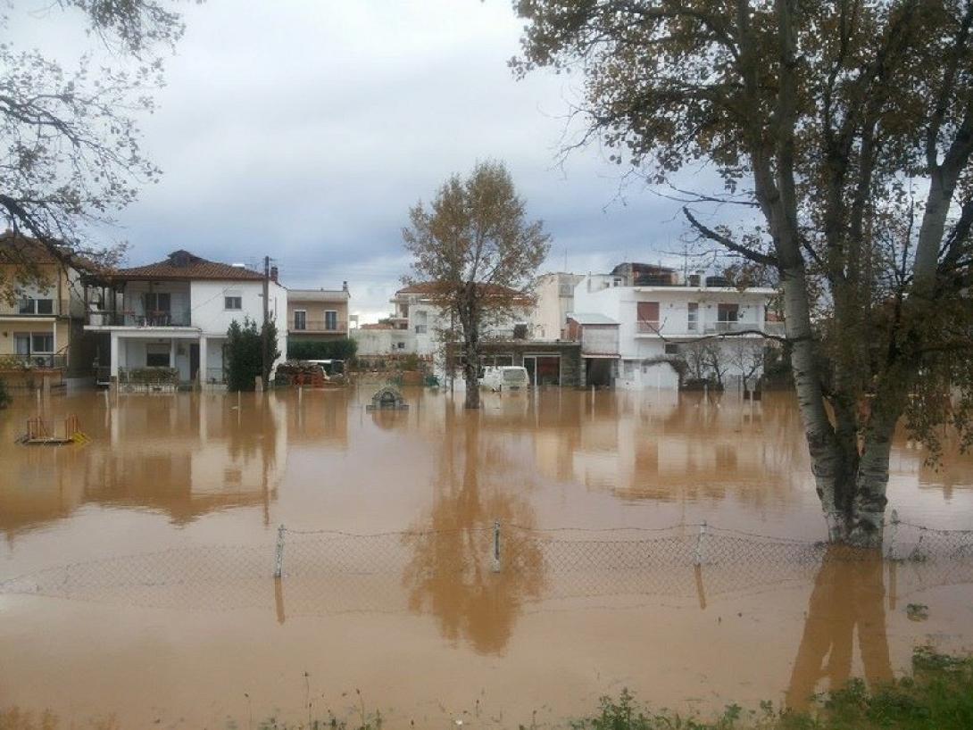 Απεγκλώβισαν μητέρα με δύο παιδιά από σπίτι στο Γιόφυρο 