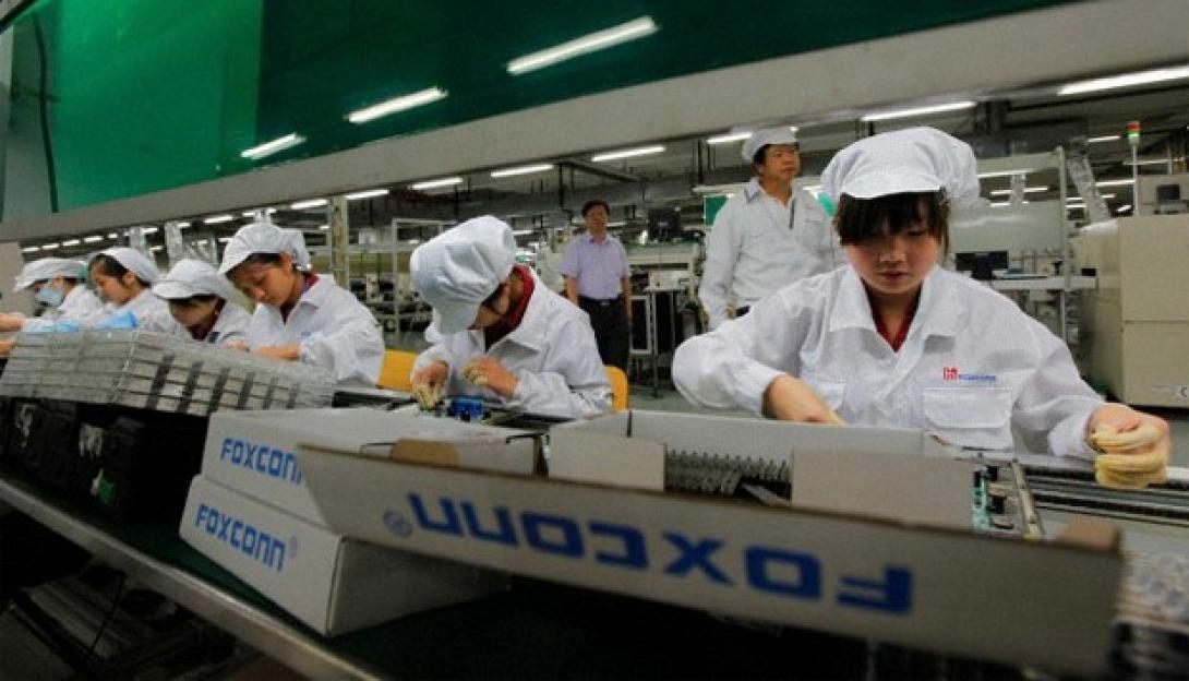 foxconn_workers_2.jpg