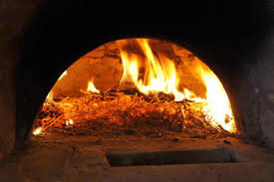 Μνήμες γεμάτες μυρωδιές και γεύσεις με φόντο ...τον ξυλόφουρνο της Μαργής