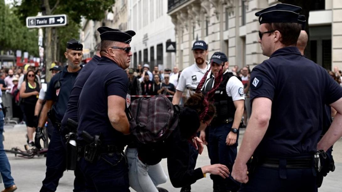 france_riots.jpg
