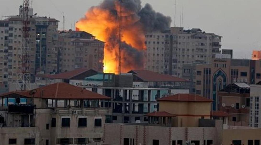 Συγκλονιστικό βίντεο: Πώς κατέρρευσε πολυκατοικία 13 ορόφων στη Γάζα