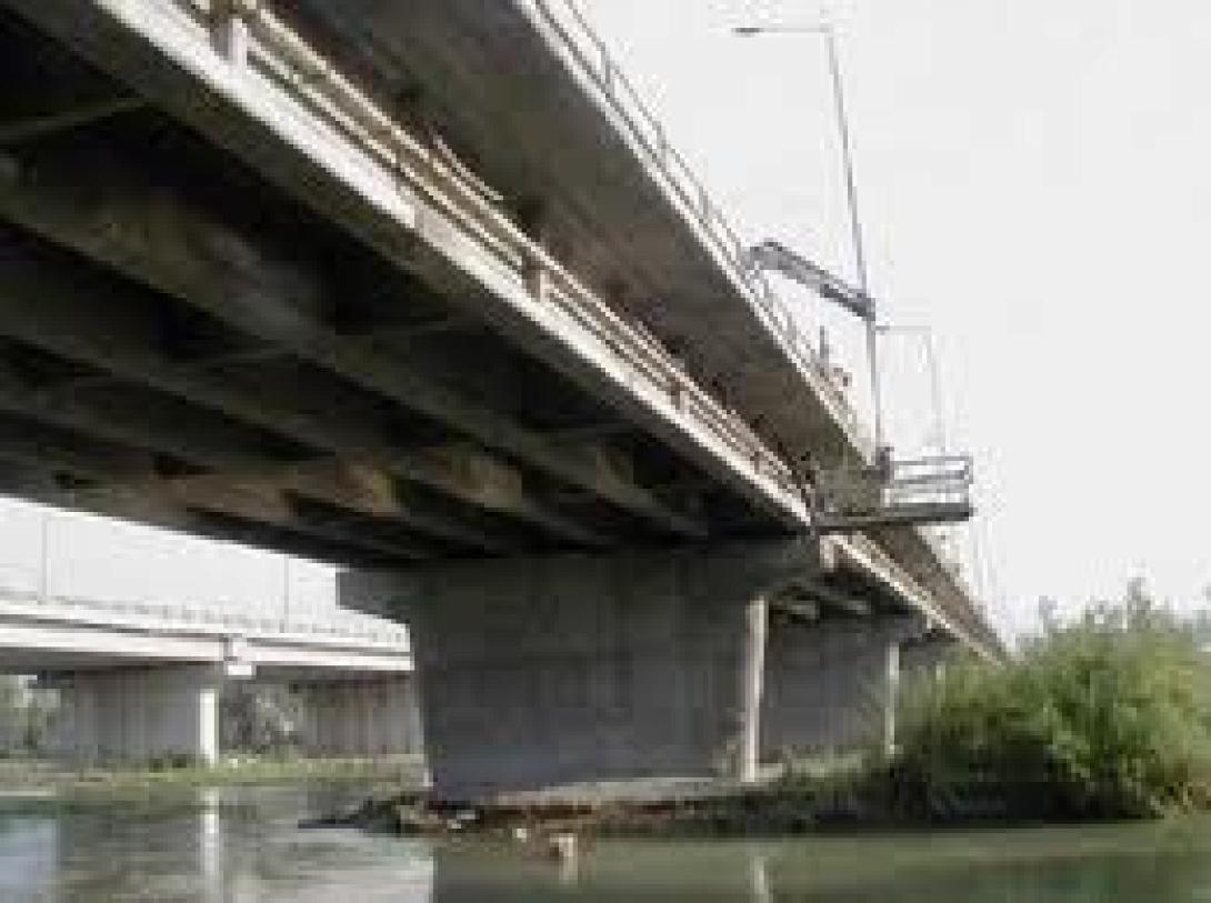 Άνδρας απειλούσε να πέσει στο κενό από τη γέφυρα στη Λεωφόρο Κνωσού