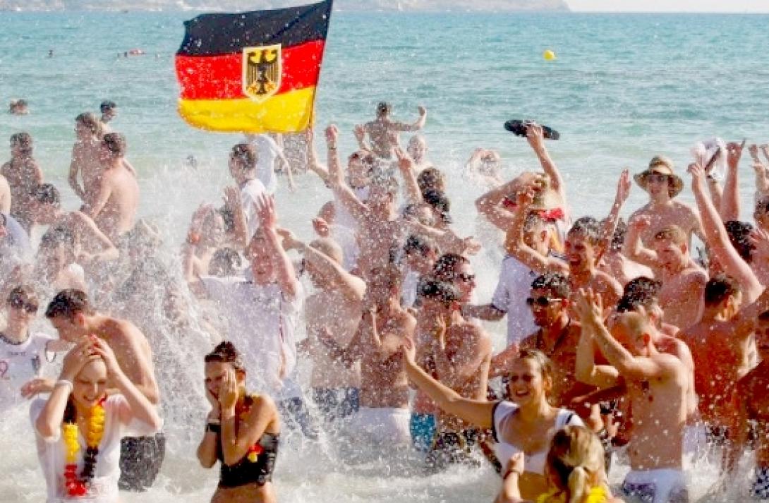 german_tourists_874325454.jpg