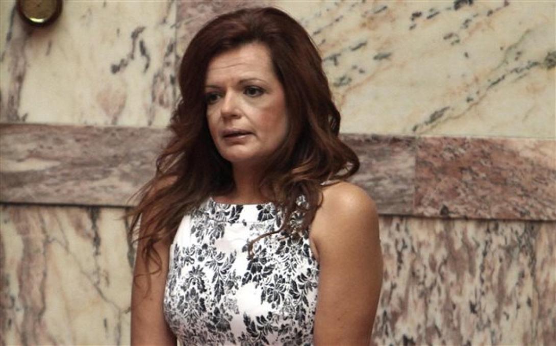 Τον χωρίζει ... για το πλαστό πτυχίο