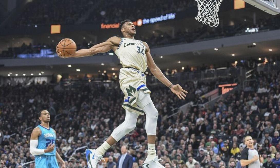 giannis-bucks-hornets.jpg