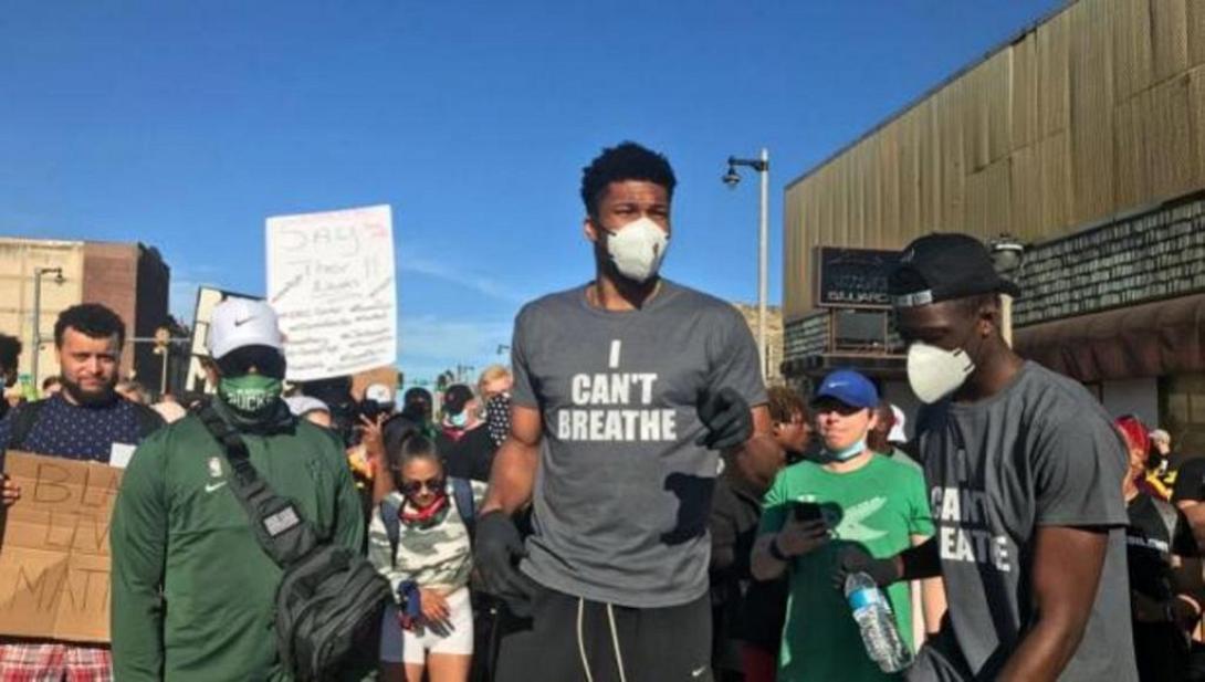 Ο Γιάννης Αντετοκούνμπο συμμετείχε  σε διαδήλωση για τη δολοφονία του Τζορτζ Φλόιντ 