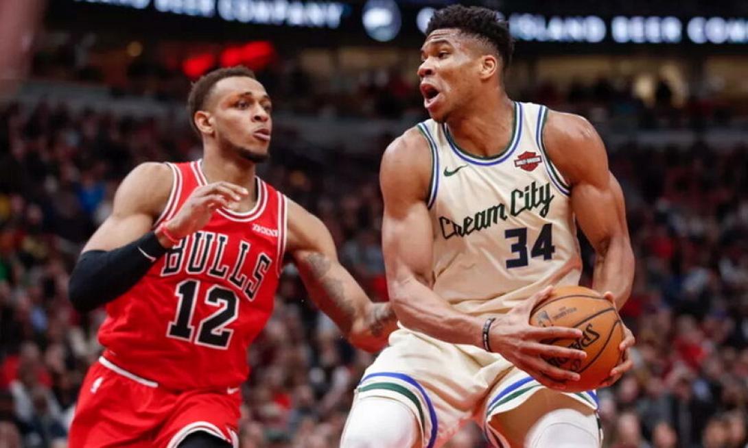 Ο Γιάννης Αντετοκούνμπο κόντρα στους Μπουλς.jpg