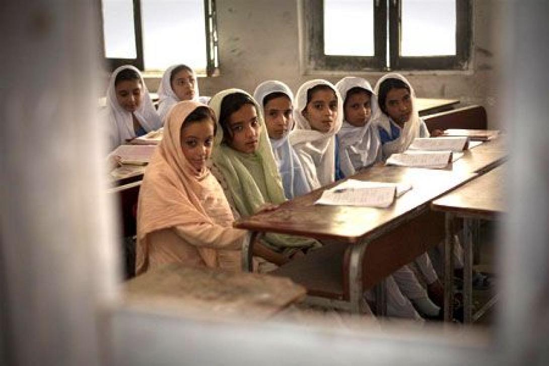 girls-in-school2.jpg