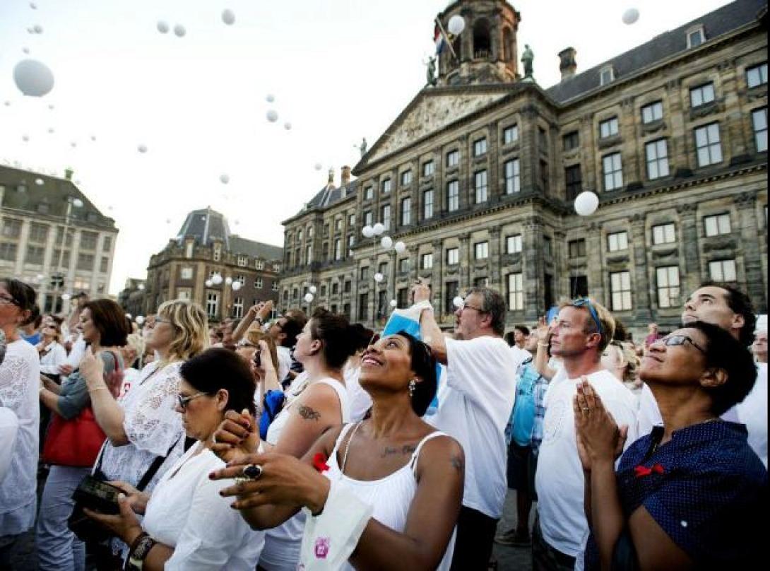 Ολλανδία: Λευκή πορεία στη μνήμη των θυμάτων της πτήσης MH17