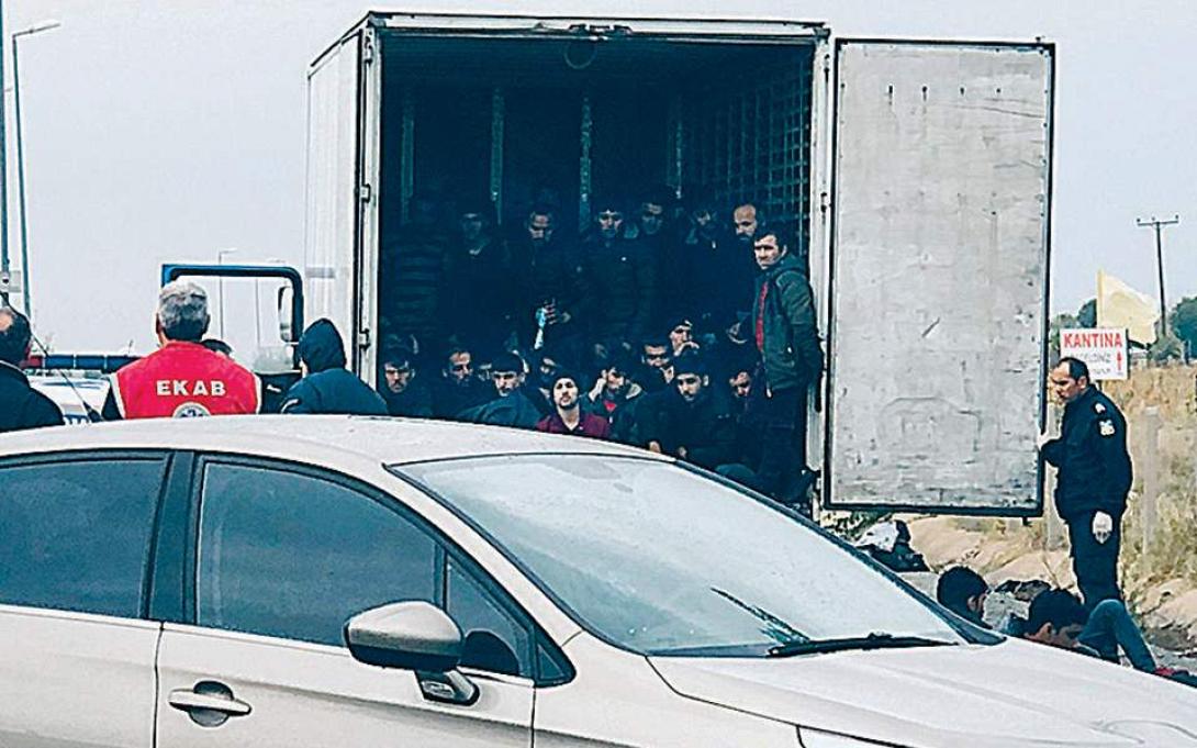 Μετανάστες βρέθηκαν κρυμμένοι σε φορτηγό – ψυγείο.jpg