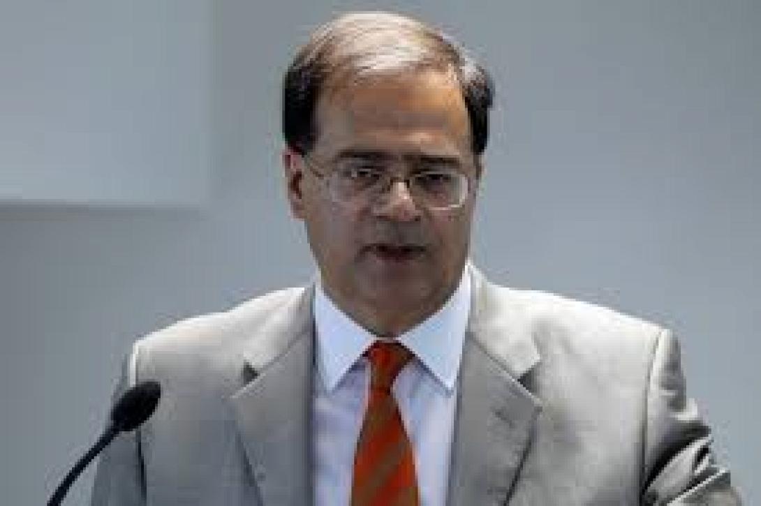 Ο Χαρδούβελης θέλει να φορολογήσει ακόμα και τον Γιούνκερ