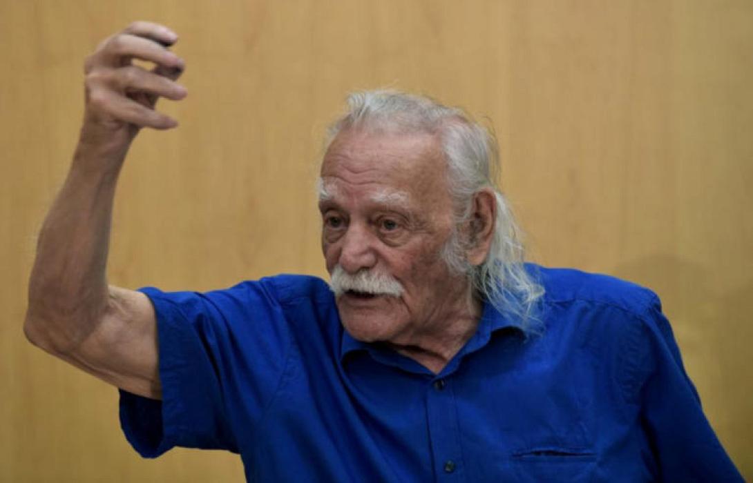 Ο Μανόλης Γλέζος