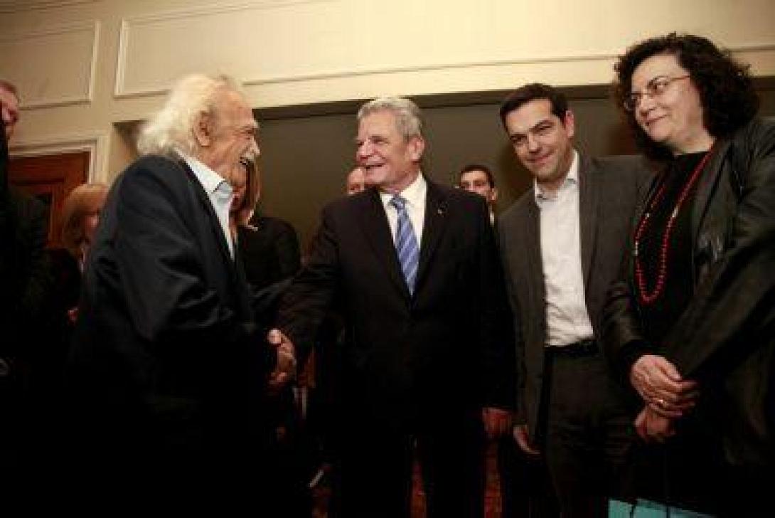 Η &quot;παρατήρηση&quot; του Μανώλη Γλέζου στον Γερμανό πρόεδρο