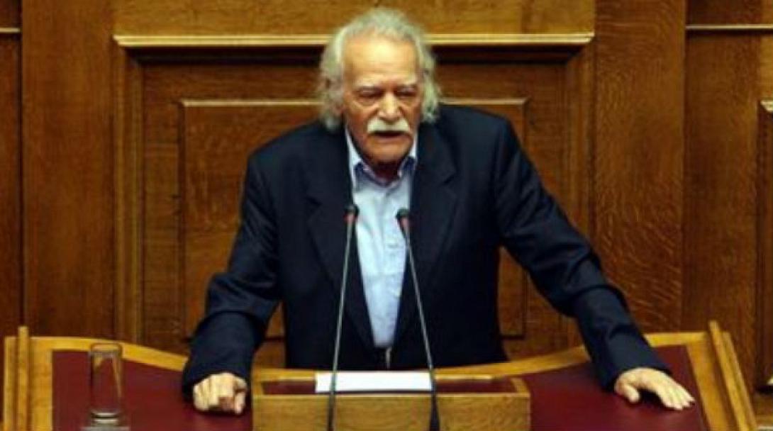 Αποχώρηση Μ.Γλέζου από τη βουλή με αιχμές για τις γερμανικές αποζημιώσεις