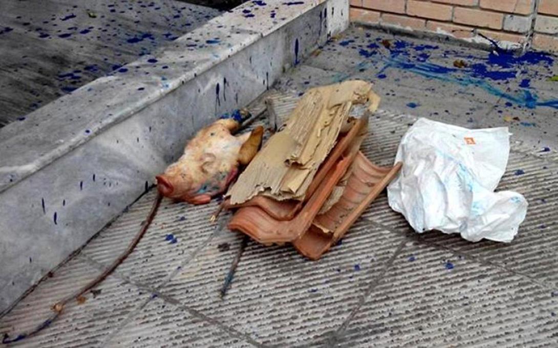 Πέταξαν κεφάλι γουρουνιού έξω από το Ελληνοαραβικό Επιμορφωτικό Κέντρο
