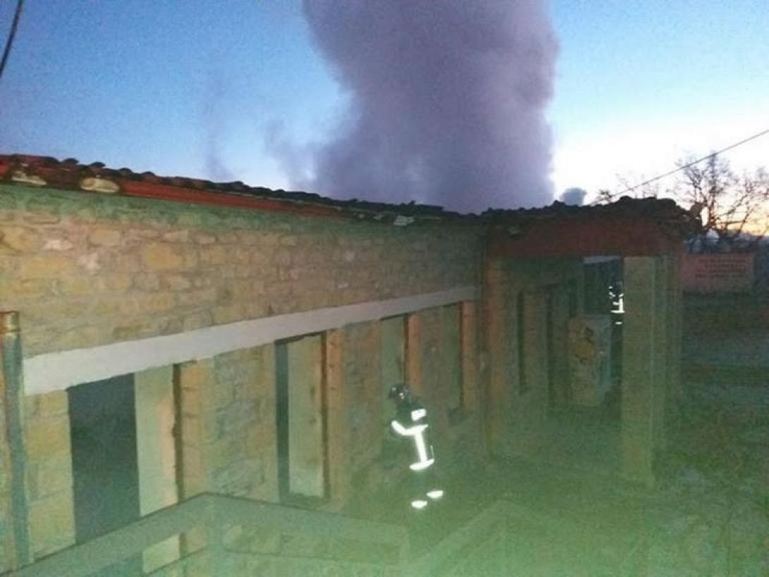 Φωτιά στο Δημοτικό Σχολείο στο χωριό Τρίκωμο Γρεβενών.jpg