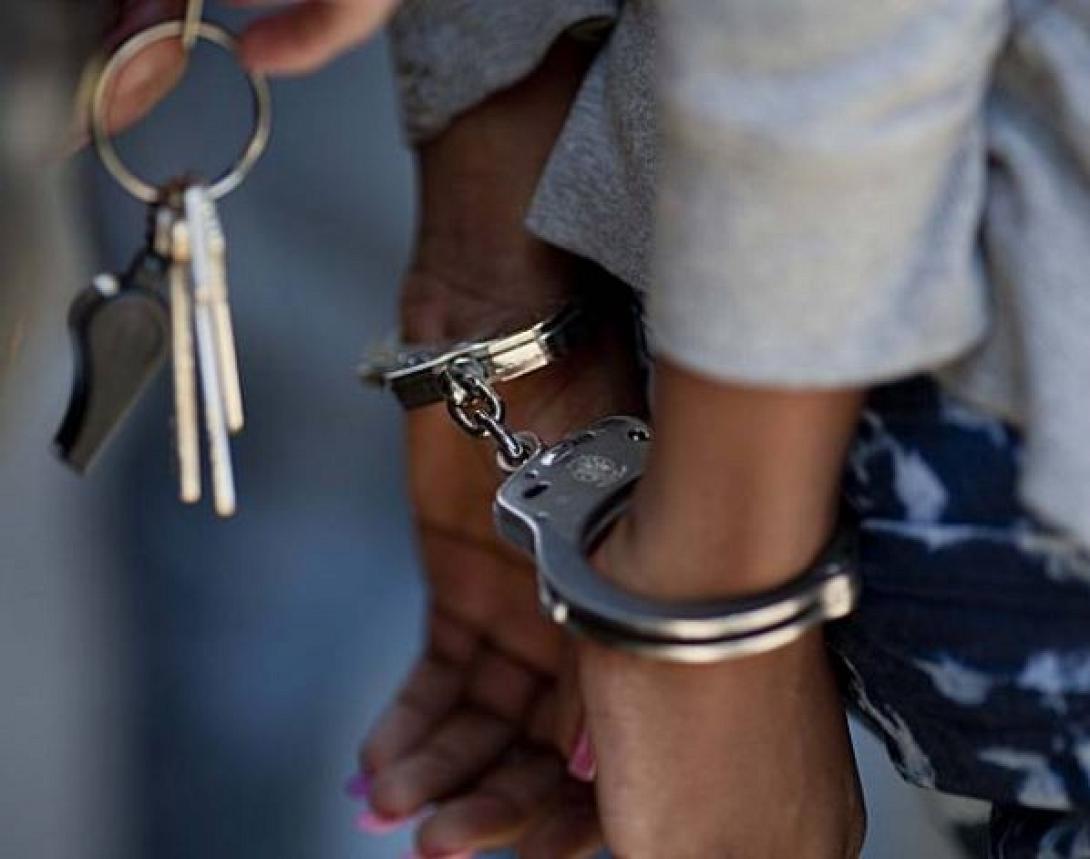 Συνελήφθη 70χρονη για οφειλές 8,3 εκατ. ευρώ προς το Δημόσιο