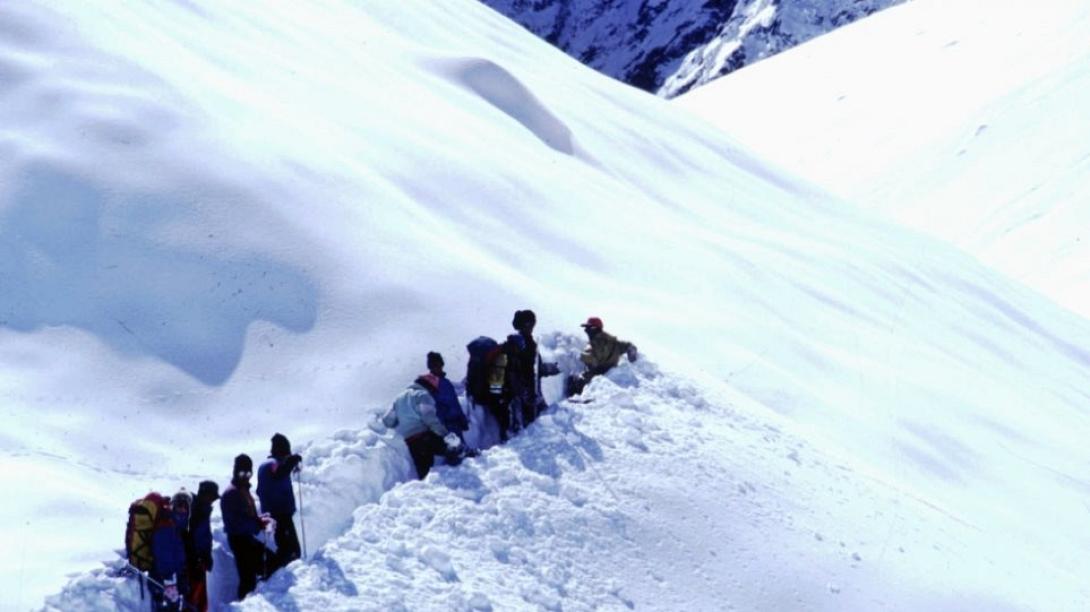 heavy_snow_himalaya.jpg