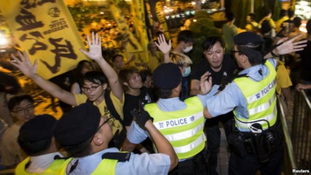 Συγκρούσεις διαδηλωτών με την αστυνομία στο Χονγκ Κονγκ