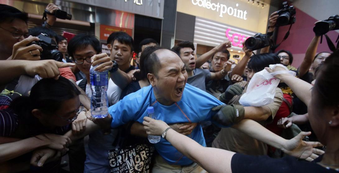 Το Πεκίνο κατηγορεί τους διαδηλωτές του Χονγκ Κονγκ ότι υποδαυλίζουν "την εχθρότητα"