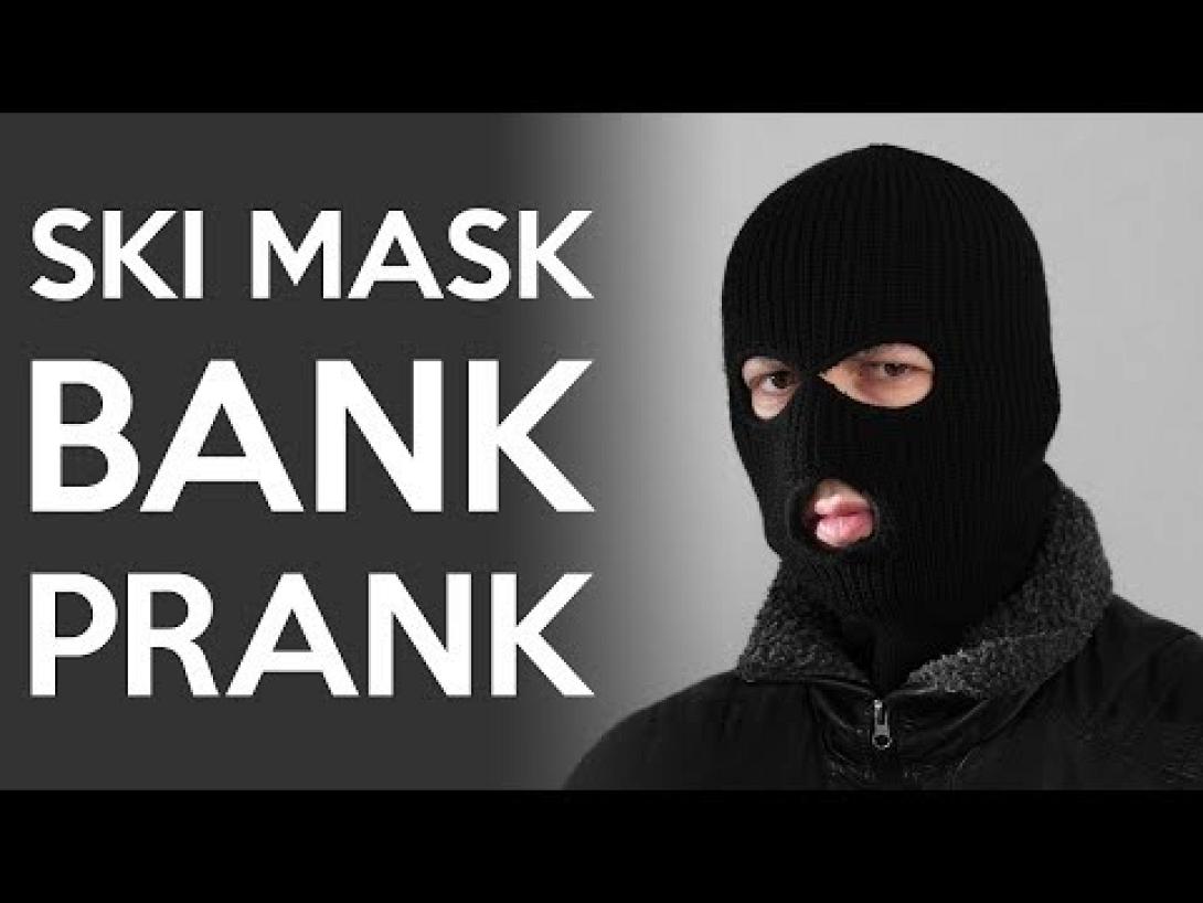 Φάρσα: Ανοίγει λογαριασμό σε τράπεζα… με κουκούλα!