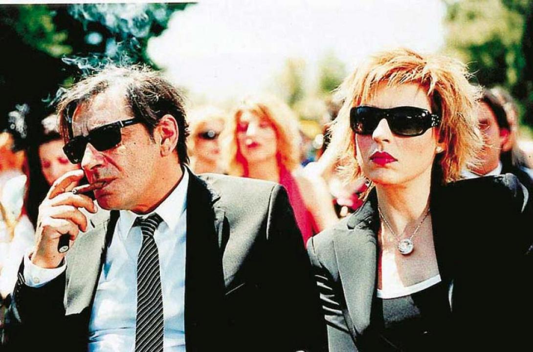 i_ginaika_einai_skliros_anthropos_mega_programma_tileorasis_elliniki_tainia_komodia.jpg