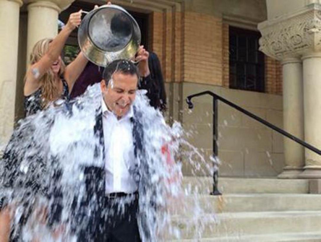Απαγορευμένο το "Ice Bucket Challenge" σε Αμερικάνους διπλωμάτες 