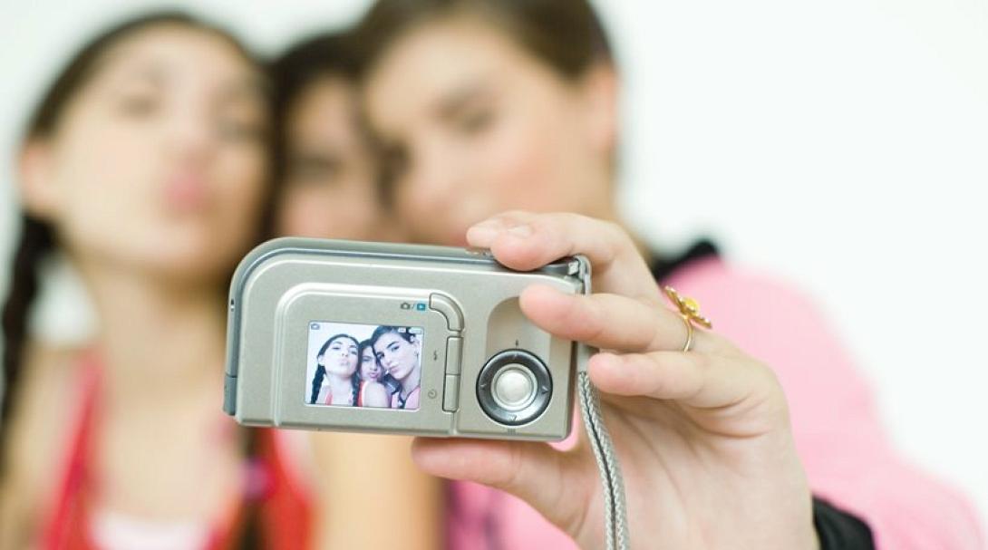 Οι selfies φτάινε για τις ... ψείρες σε παιδιά και νέους!