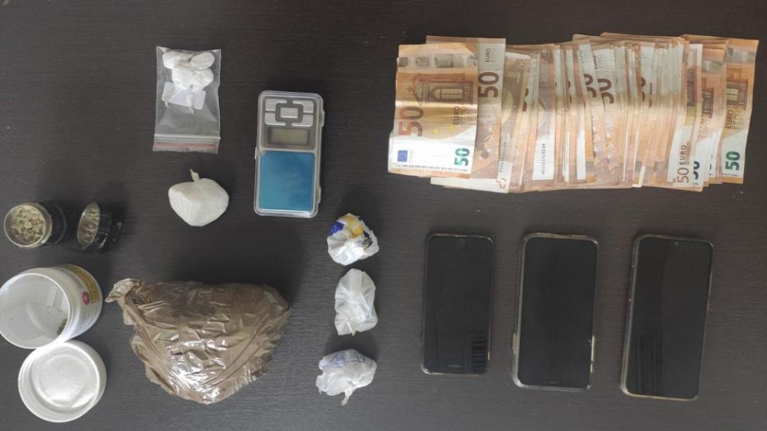 Αυτά βρήκαν οι αστυνομικοί στο αυτοκίνητο και στα σπίτια των 3 συλληφθέντων