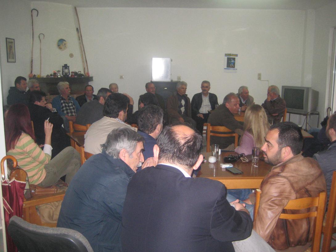 Επίσκεψη Λαμπρινού στον οικισμό των Αθανάτων