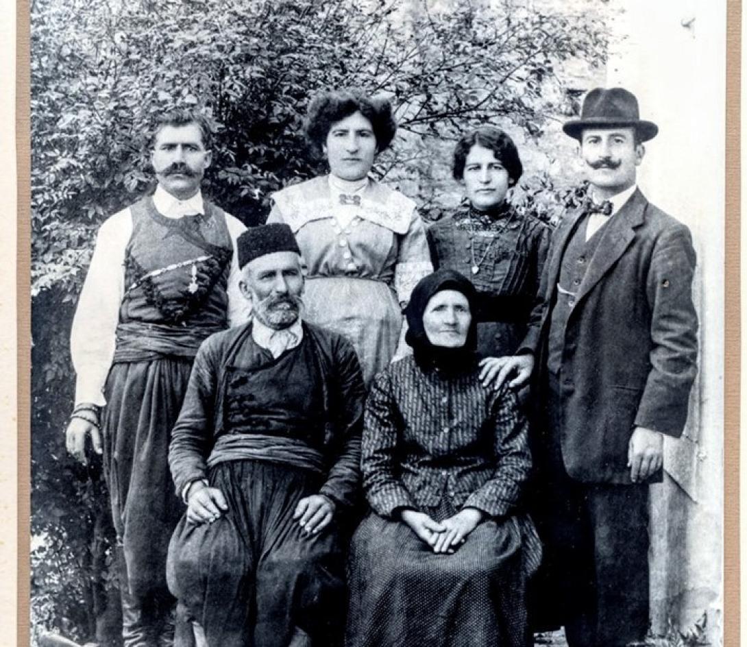 ioannis_makrakis_kathismenos.jpg