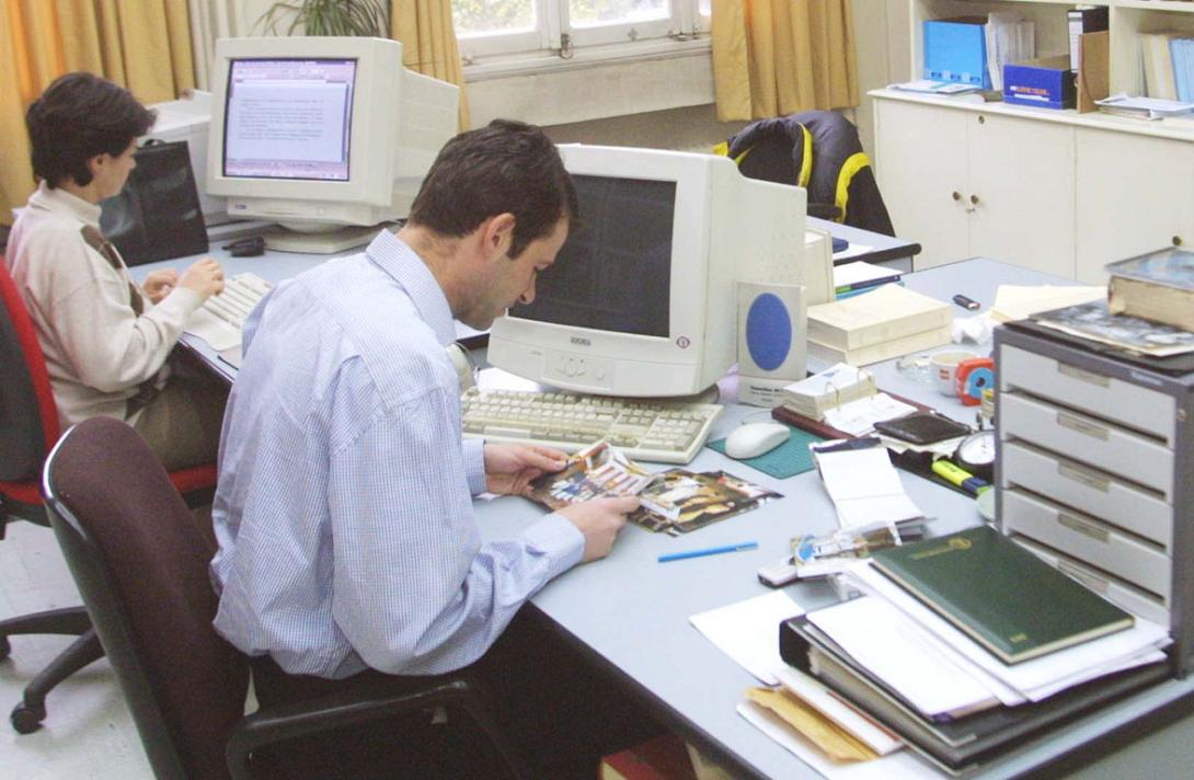 Άνω κάτω οι εργαζόμενοι στην Αποκεντρωμένη από την απομάκρυνση συναδέλφων τους