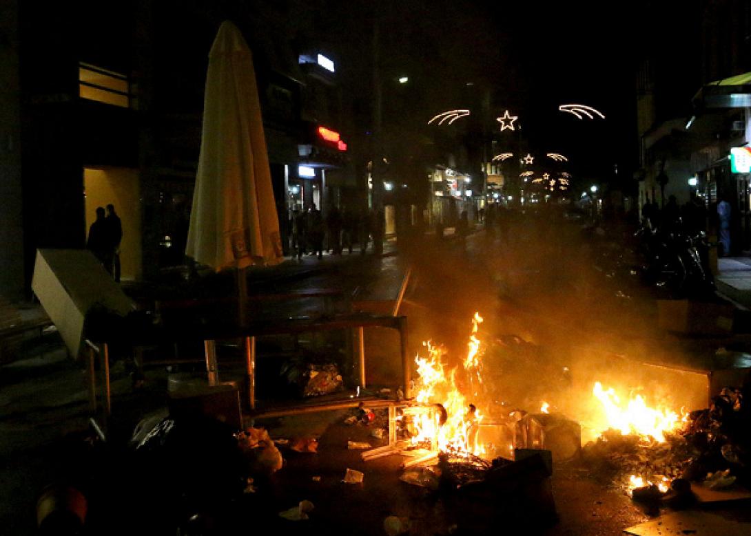 Το Ηράκλειο &quot;μετρά&quot; τις ζημιές του - Φόβοι για νέα επεισόδια απόψε 