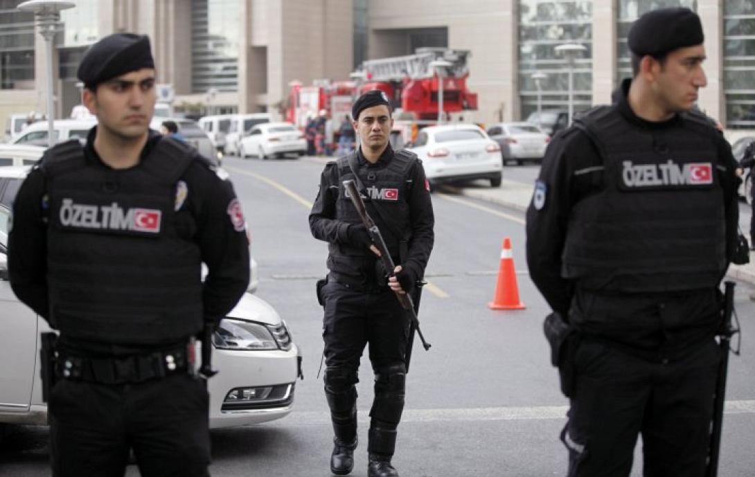 istanbul-gunmen-akp.jpg