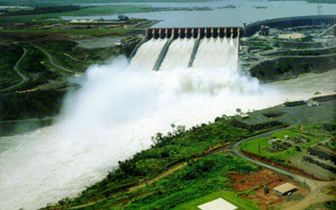 itaipu1.medium.jpg