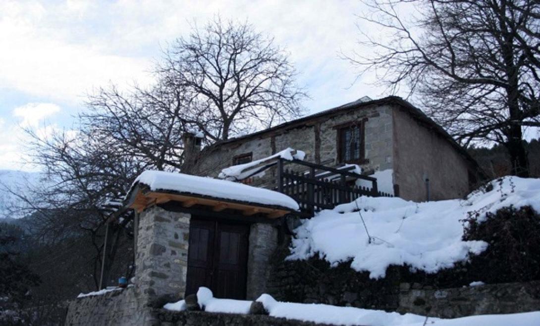 «Έστρωσε» το χιόνι στα ορεινά χωριά του νομού Ιωαννίνων