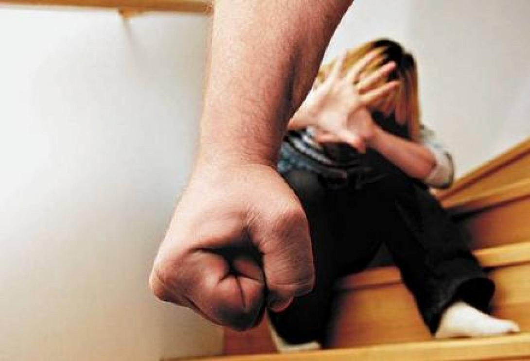 Τη χτύπησαν άγρια και την έστειλαν στο νοσοκομείο