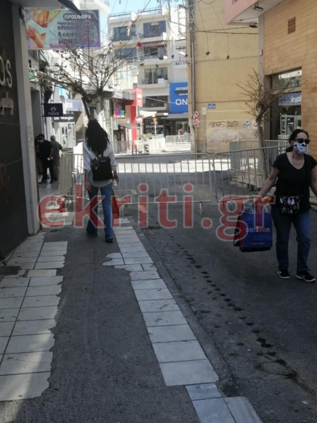 Κάγκελα στη μικρή Έβανς