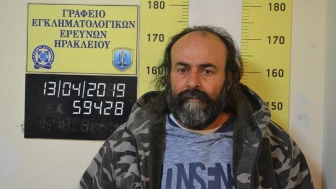 καινουργιάκης.jpg