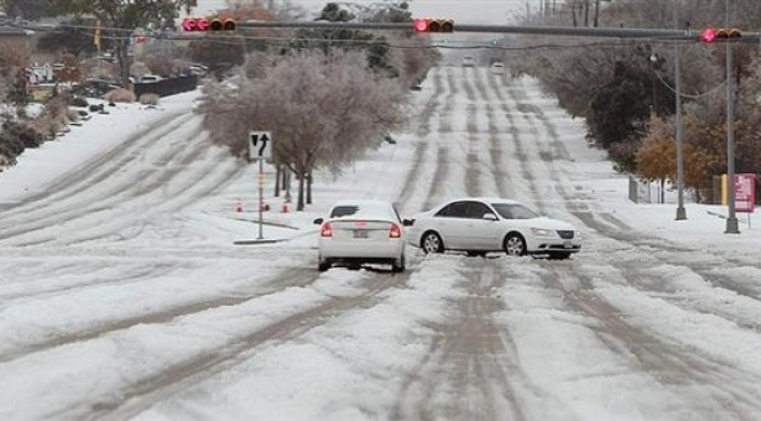 Χριστούγεννα στο σκοτάδι για 500.000 νοικοκυριά σε ΗΠΑ και Καναδά