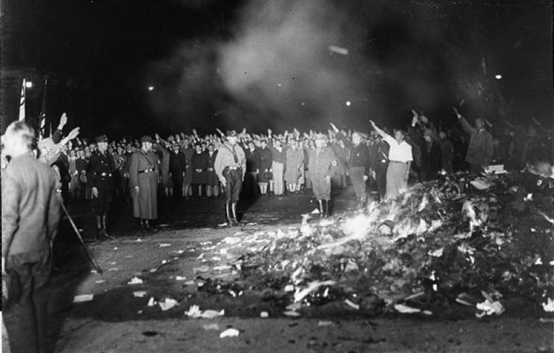 Έκαψαν ξενόγλωσσα βιβλία στα Χανιά