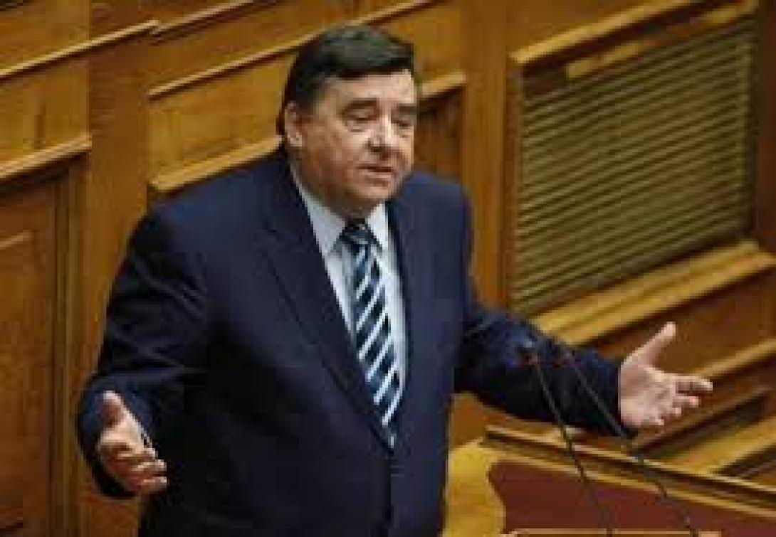 Το ενδεχόμενο να είναι υποψήφιος στις ευρωεκλογές στην Κύπρο εξετάζει ο Γ. Καρατζαφέρης