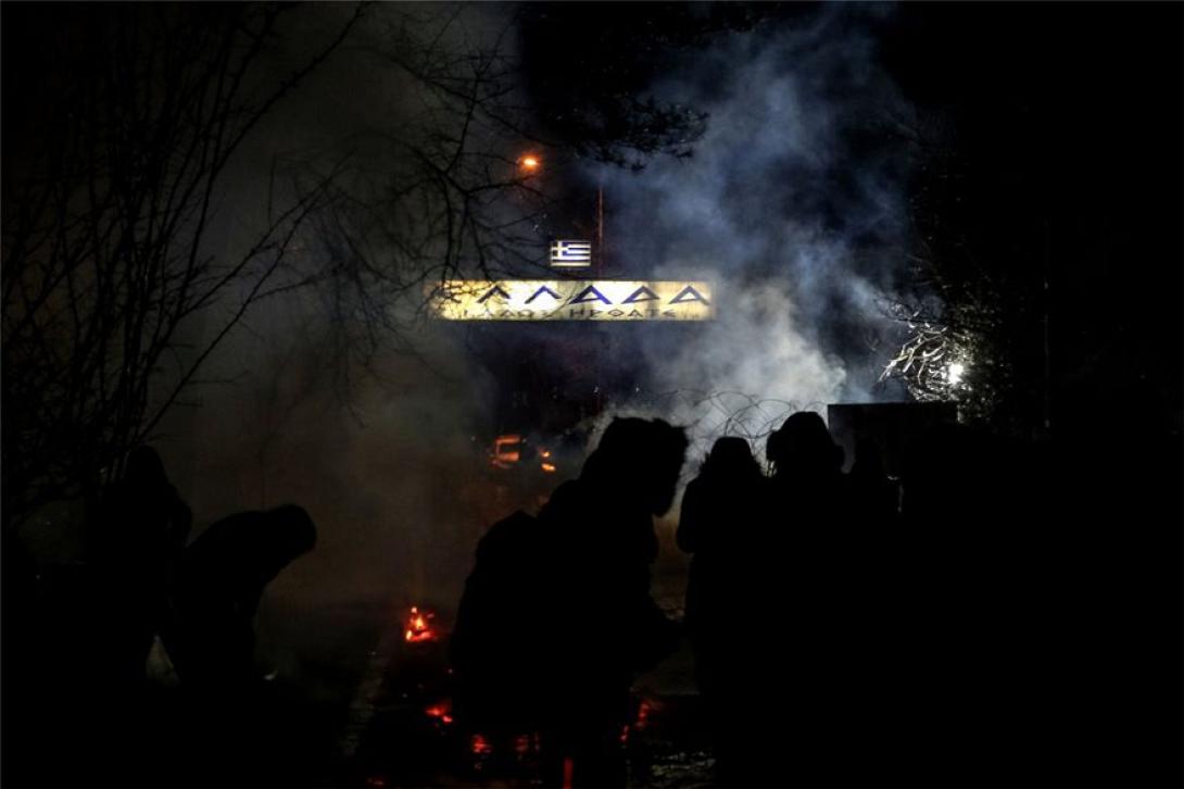 Μαζική προσπάθεια να σπάσουν το μπλόκο στις Καστανιές έκαναν οι μετανάστες