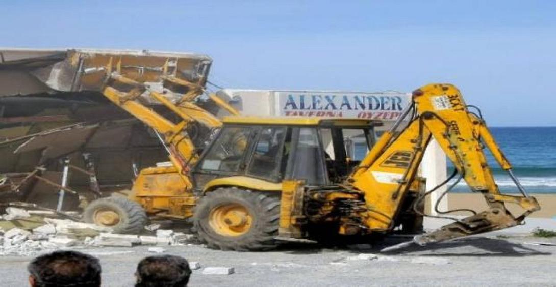 Έρχονται κατεδαφίσεις στον αιγιαλό της Κρήτης μετά το καλοκαίρι 