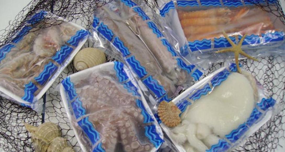 Ηράκλειο: Ουρές στα καταστήματα με κατεψυγμένα θαλασσινά 