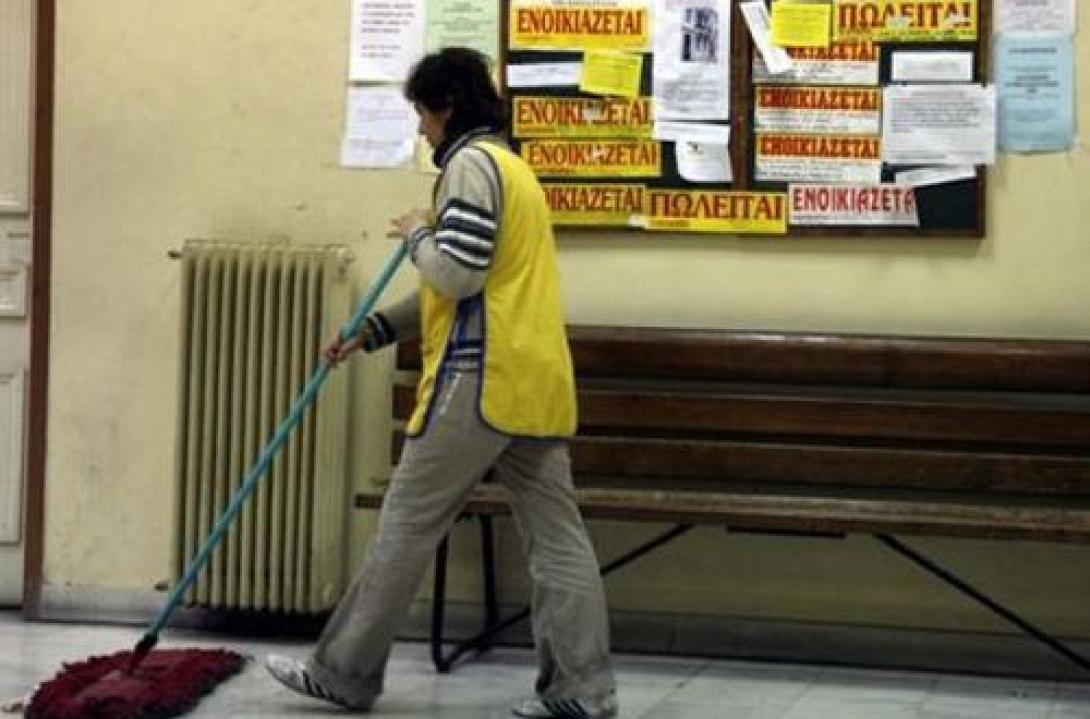 Το Πρωτοδικείο δικαιώνει καθαρίστριες σε διαθεσιμότητα